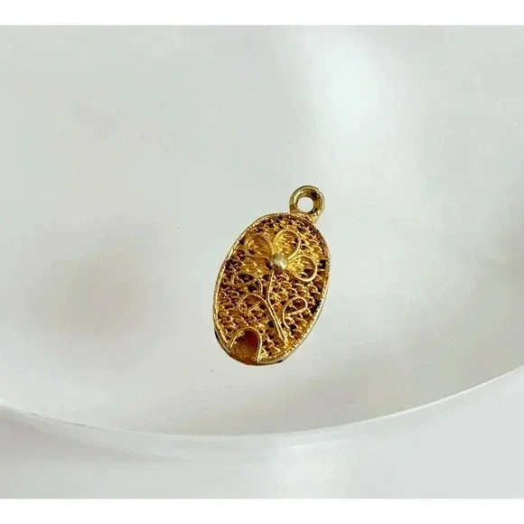 FIligree Floral Motif Vintage Oval Victorian Style Gold Toned Retro Pendant - Picture 7 of 9